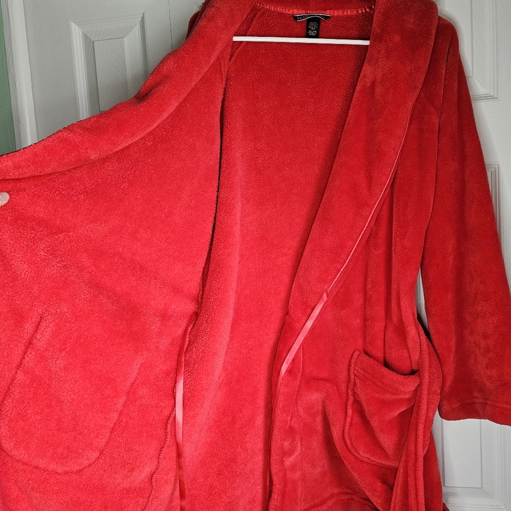 Victoria's Secret Red Fleece Robe Sz M/L - Picture 6 of 8